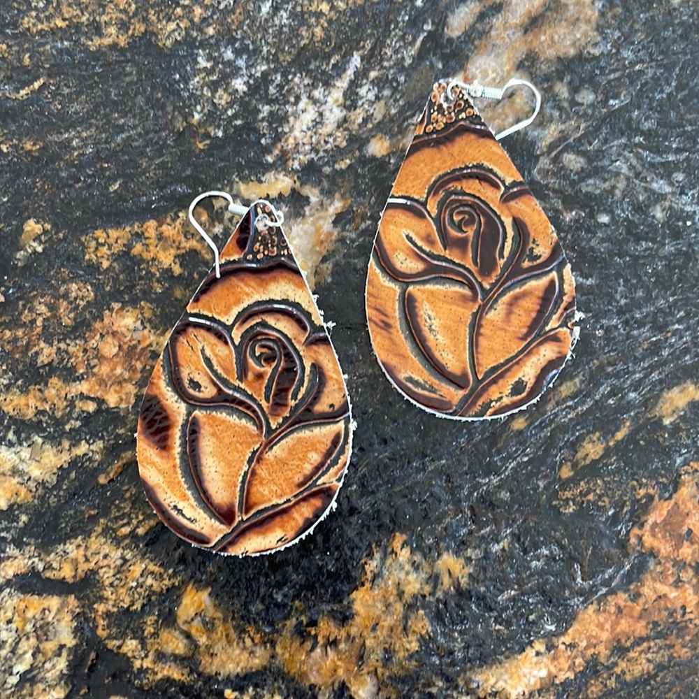 Leather teardrop earrings, lightweight, Handmaid.